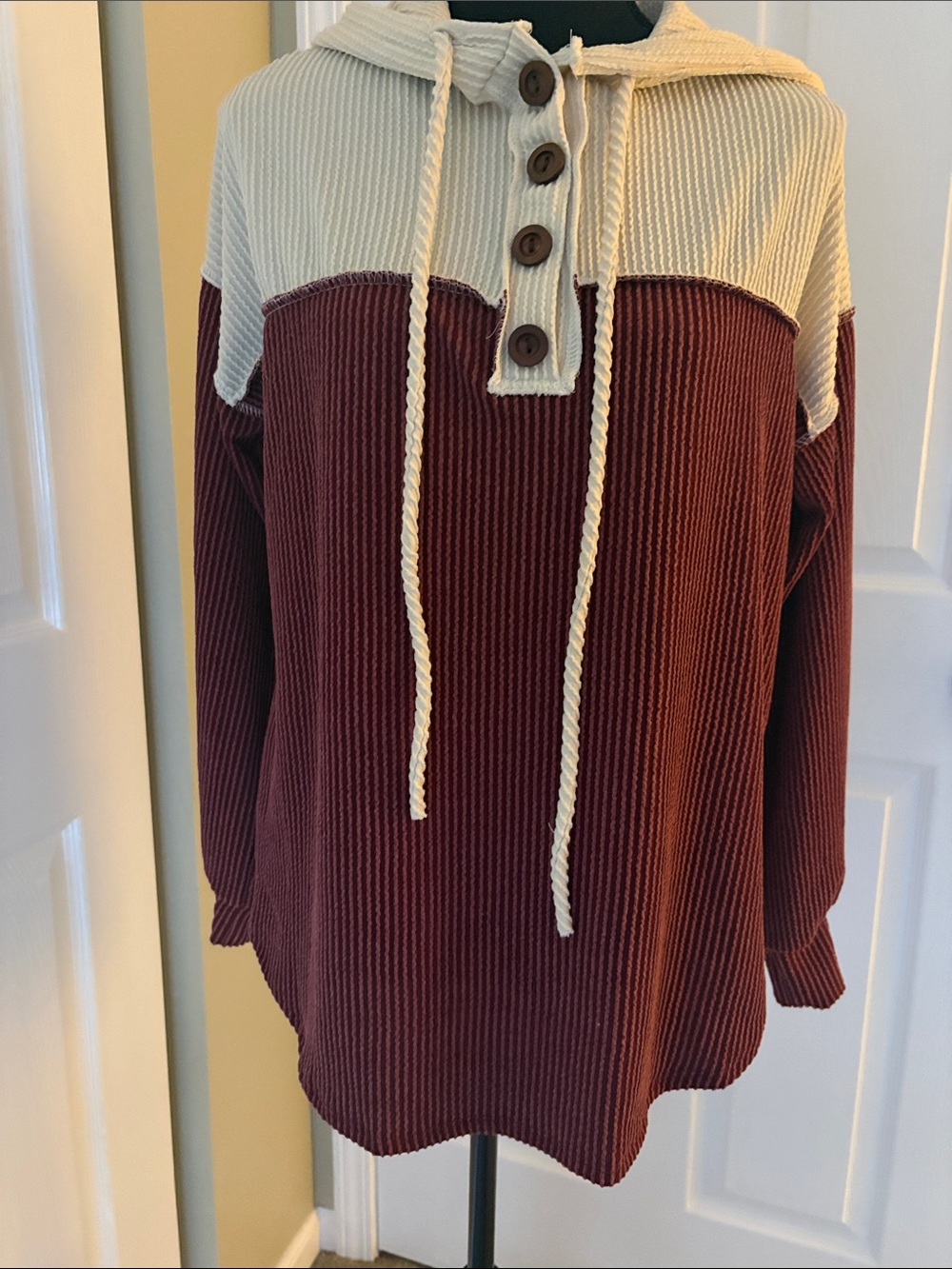 7th Ray Two-Tone Hooded Waffle Knit Sweater - Maroon and Cream
